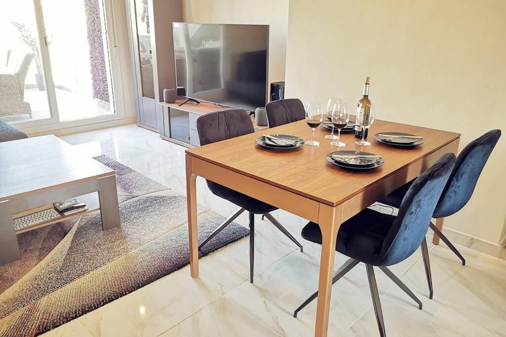 Black Sun. Modern Penthouse In Торевиеха Екстериор снимка
