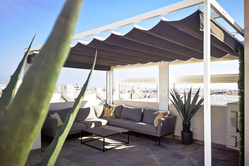Black Sun. Modern Penthouse In Торевиеха Екстериор снимка