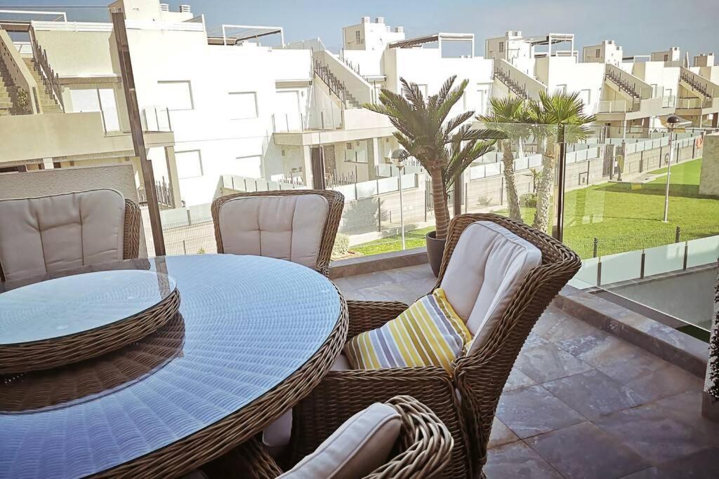 Black Sun. Modern Penthouse In Торевиеха Екстериор снимка